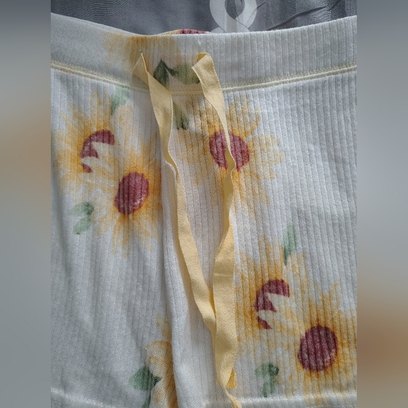 Laura Ashley Women's Large Sunflower Print Pajama Shorts Drawstring Waist - Picture 2 of 5
